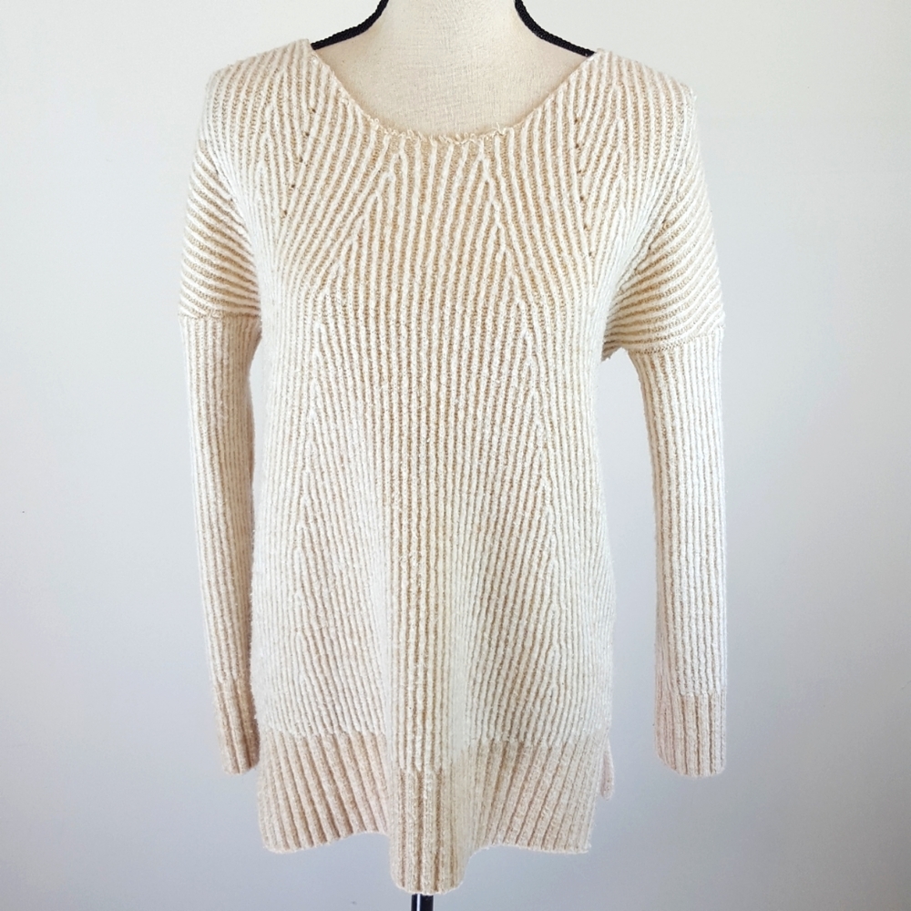 Jessica Simpson Oatmeal distressed knit sweater size small